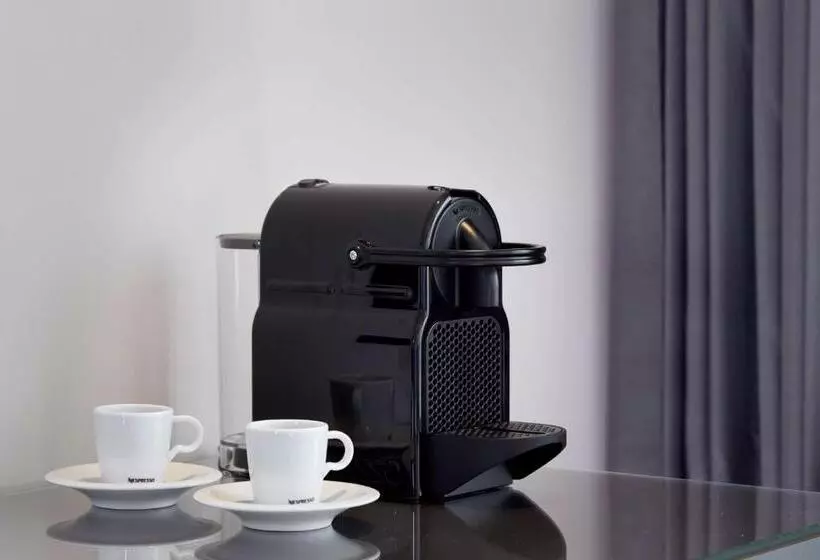 スタンダードスタジオ, Park Plaza London Park Royal