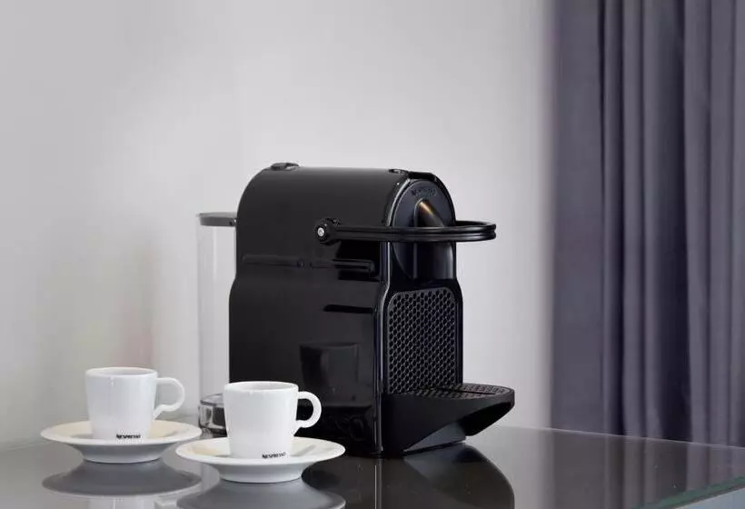 スタンダードスタジオ, Park Plaza London Park Royal