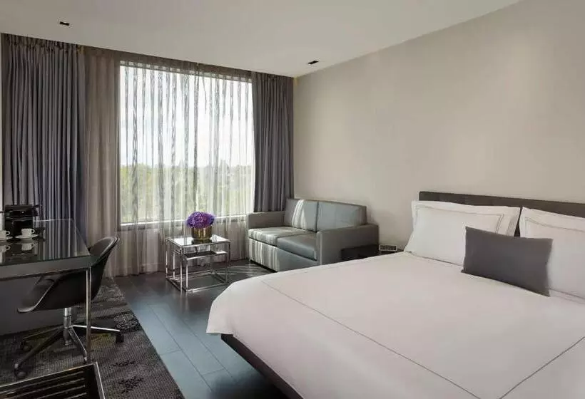 スタンダードスタジオ, Park Plaza London Park Royal