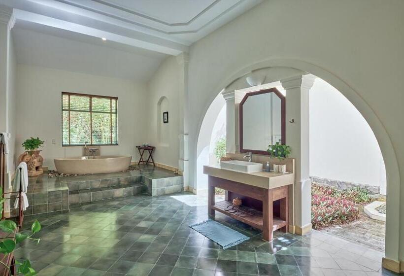 سوییت, Poulo Condor Boutique Resort & Spa