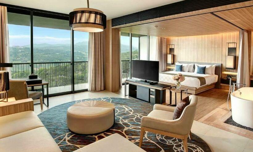 Полулюкс, Royal Tulip Gunung Geulis Resort And Golf