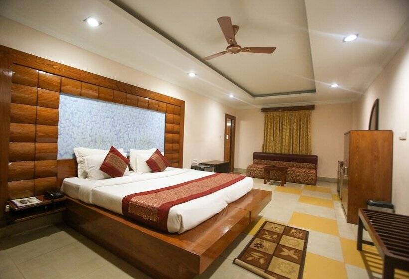 اتاق لوکس با چشم‌انداز دریا, Sunny Vijoya