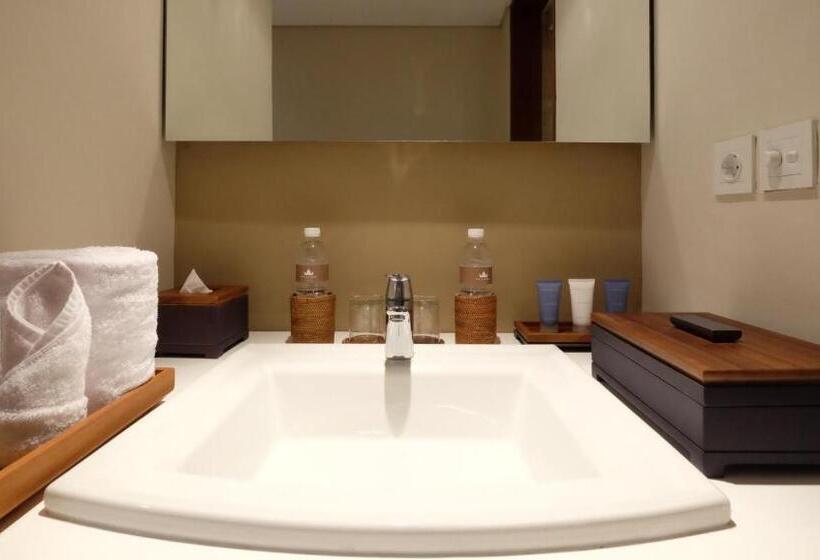 غرفة ديلوكس ثلاثية, The Bandha Hotel & Suites