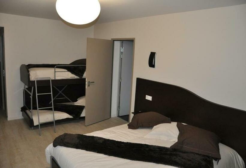 חדר סטנדרט לארבעה, The Originals City, Hôtel Des Arts, Montauban