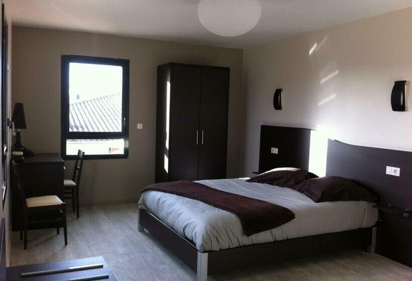Четырехместный Номер Стандарт, The Originals City, Hôtel Des Arts, Montauban