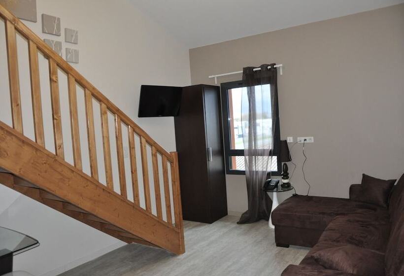 חדר סטנדרט לארבעה, The Originals City, Hôtel Des Arts, Montauban