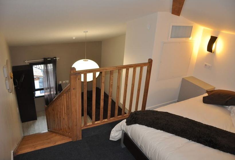 חדר סטנדרט לארבעה, The Originals City, Hôtel Des Arts, Montauban