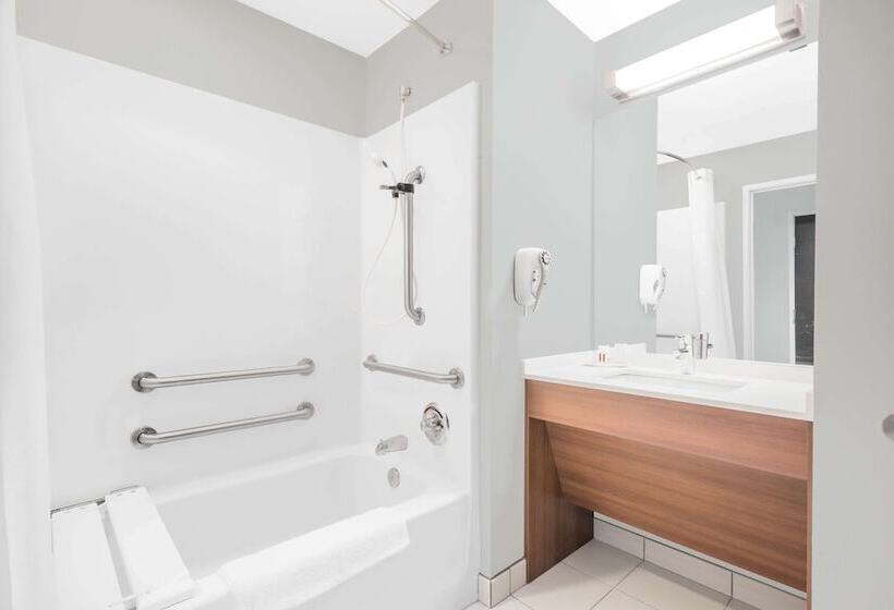 Номер Стандарт Кровать Квин Адаптированный для Инвалидов, Microtel Inn & Suites By Wyndham Binghamton