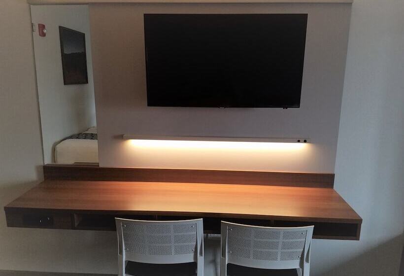 Номер Стандарт Кровать Квин Адаптированный для Инвалидов, Microtel Inn & Suites By Wyndham Binghamton