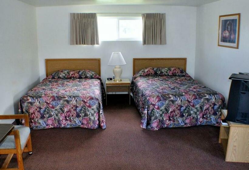 带2个双人床的标准工作室, Uptown Inn