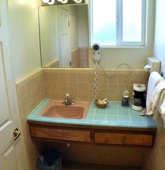 带2个双人床的标准工作室, Uptown Inn