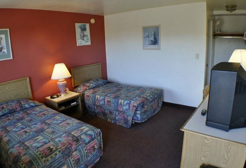 带2个双人床的标准工作室, Uptown Inn