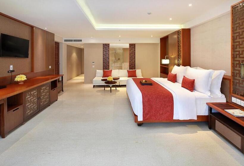 سوئیت جونیور با تراس, The Bandha Hotel & Suites