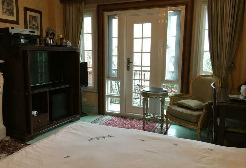 اتاق استاندارد سه نفره, Shangrila Music Villa