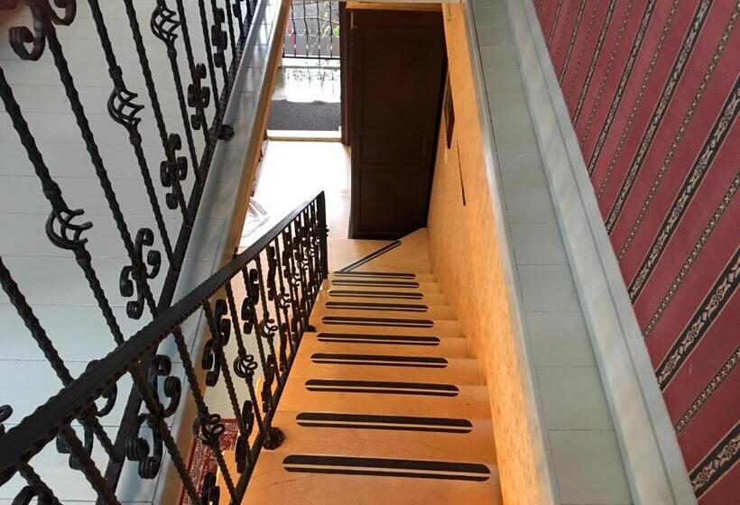 اتاق استاندارد چهار تخته, Shangrila Music Villa