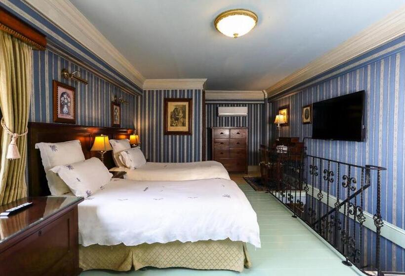 اتاق استاندارد سه تخته با بالکن, Shangrila Music Villa