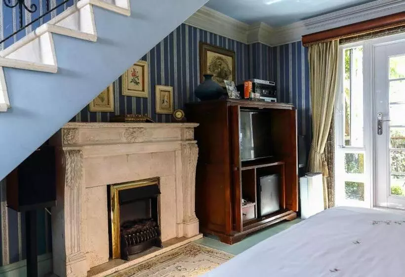اتاق استاندارد سه تخته با بالکن, Shangrila Music Villa