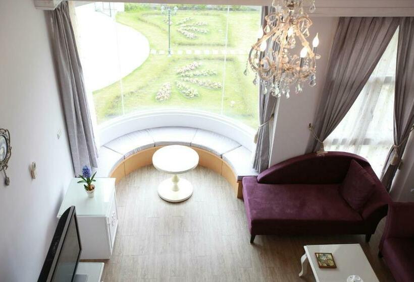 اتاق استاندارد با چشمانداز باغ, Sigma Castle