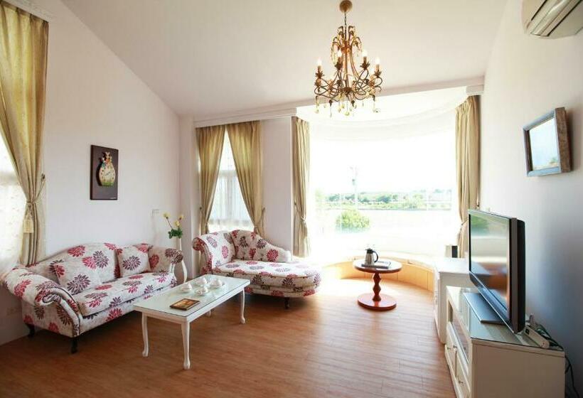 اتاق استاندارد با چشمانداز باغ, Sigma Castle