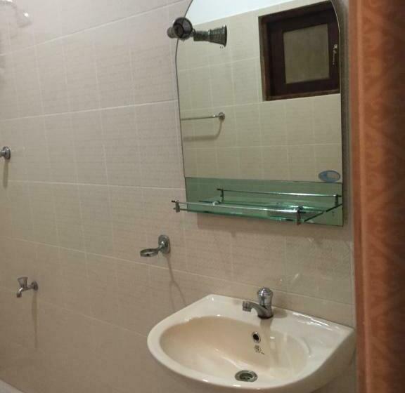 Кровать в Общей Комнате, Damith Guest House