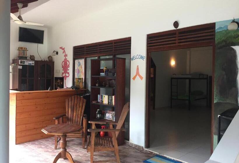 共用房间的床, Damith Guest House