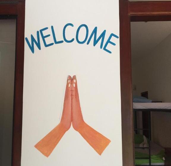 共用房间的床, Damith Guest House