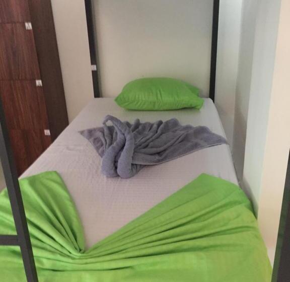 共用房间的床, Damith Guest House