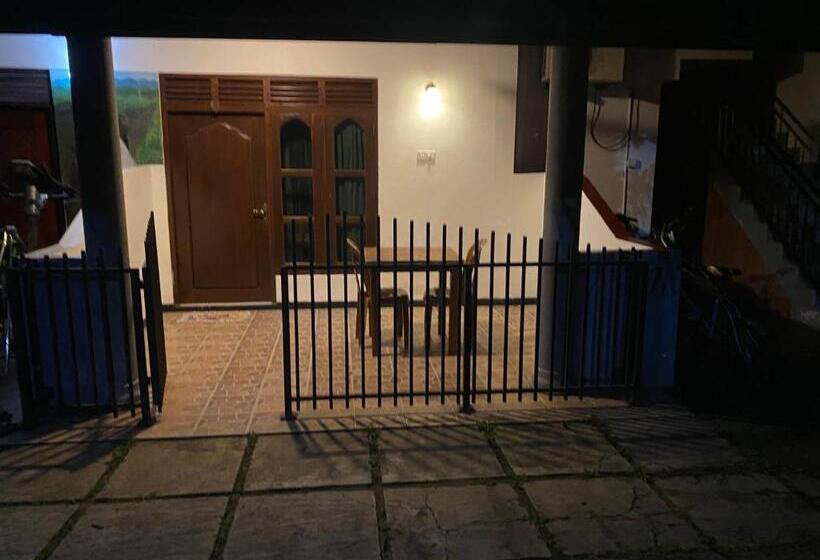 Трехместный Номер Базовый, Damith Guest House