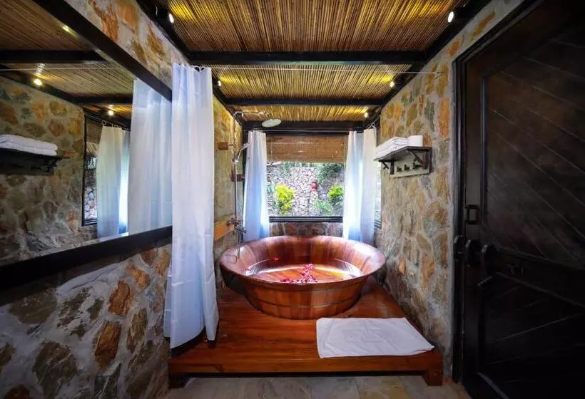 سوئیت با چشم‌انداز, Mai Chau Ecolodge