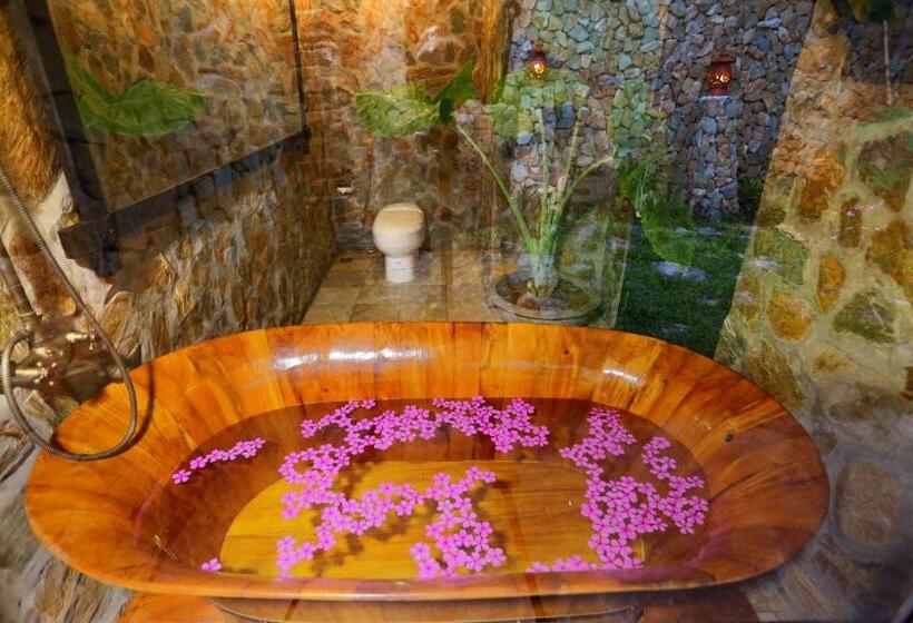 اتاق خانوادگی تودرتو, Mai Chau Ecolodge