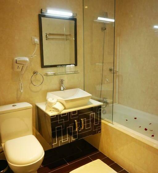 Номер Deluxe, Merchant