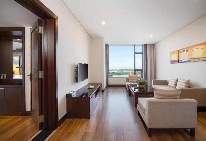 سوئیت پریمیوم, Minh Toan Galaxy