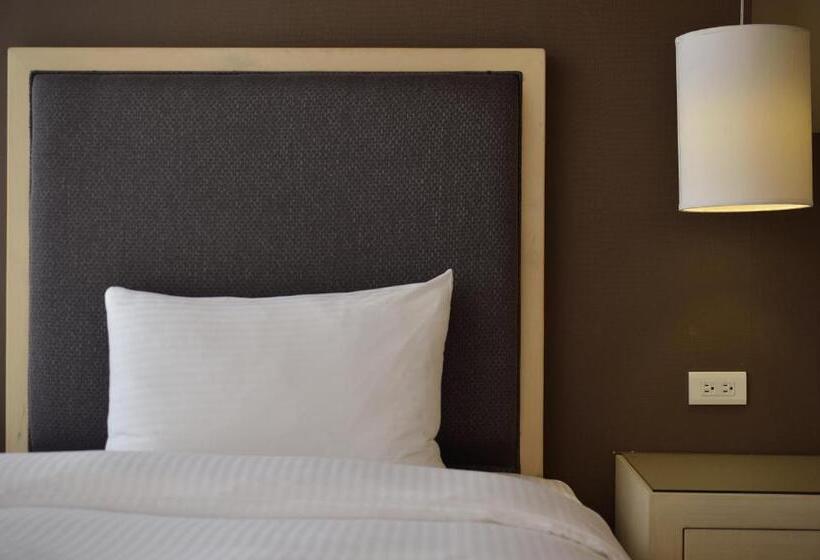 اتاق استاندارد سه نفره, Modern Puli