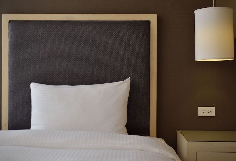 اتاق استاندارد سه نفره, Modern Puli