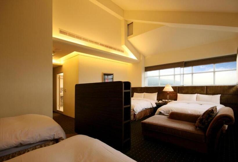 اتاق خانوادگی, Mountain Fish Water