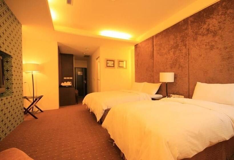 اتاق خانوادگی, Mountain Fish Water