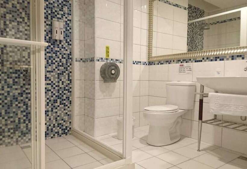 اتاق خانوادگی, Mountain Fish Water