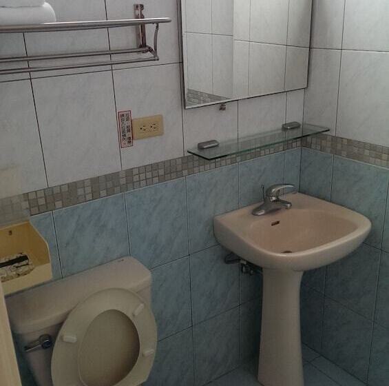 اتاق استاندارد چهار تخته, Hualien Travel