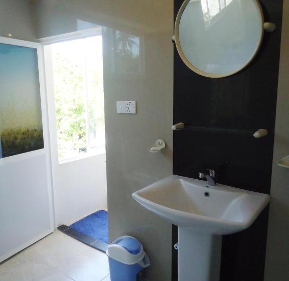 اتاق لوکس سه تخته, Sky Garden Mini