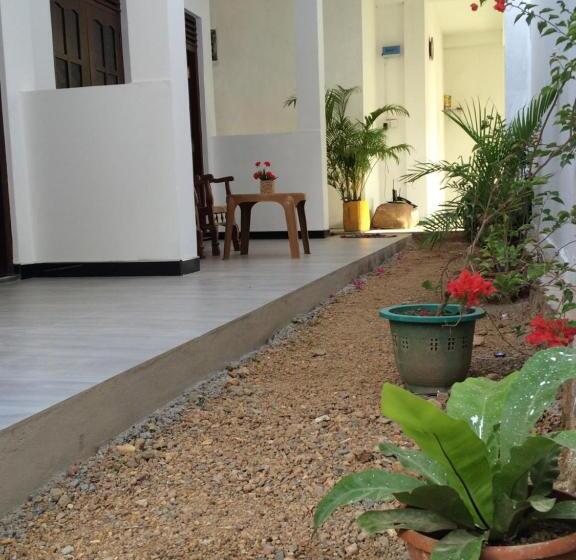 패밀리 룸, Sun Rest Mirissa