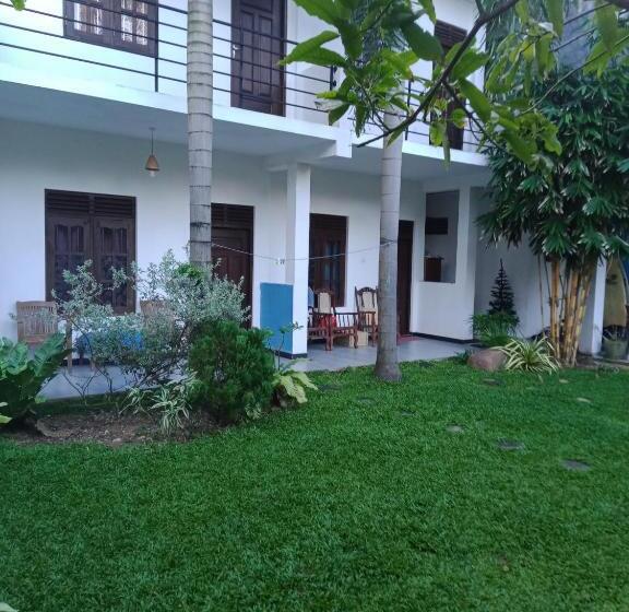 패밀리 룸, Sun Rest Mirissa