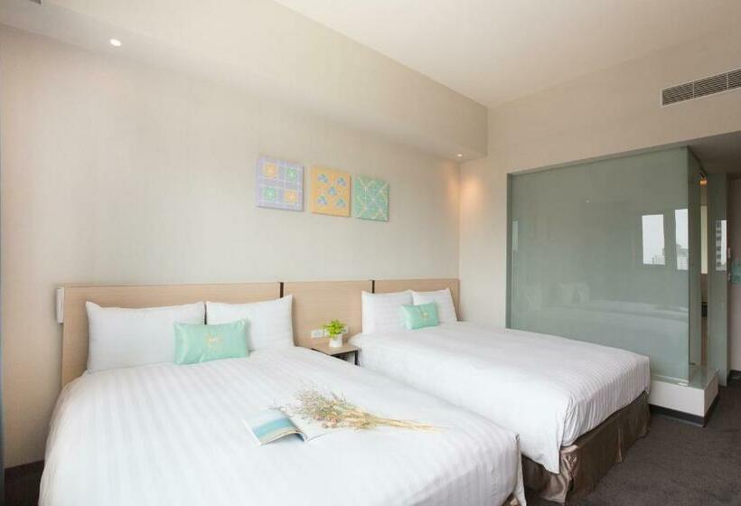 Cameră Familiară, Liyaou