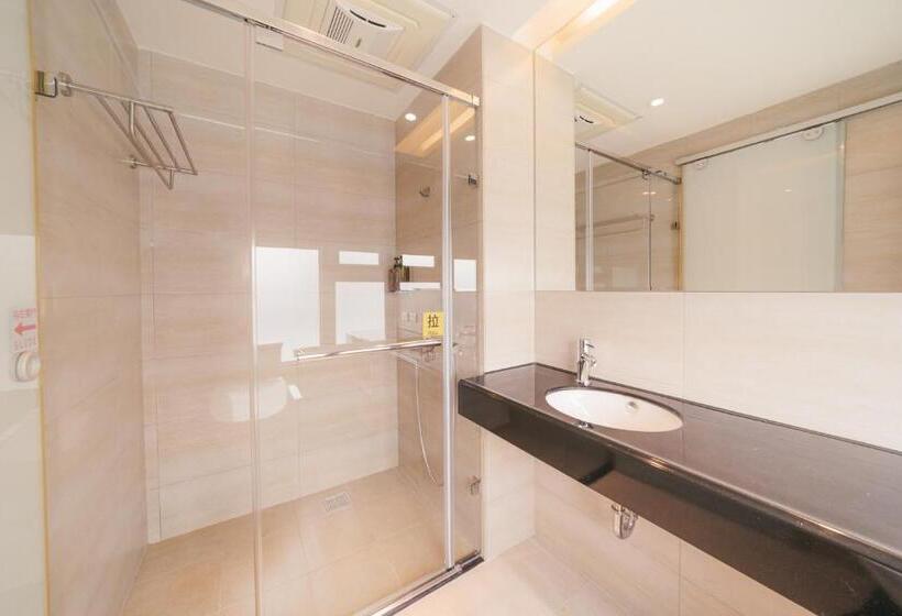 Economy Quadruple Room, Liyaou