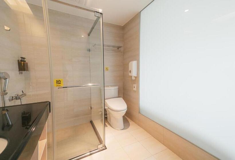 Cameră Cuadruplă Economică, Liyaou