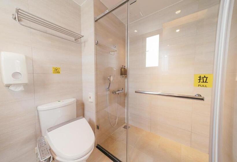 Cameră Cvadruplă Standard, Liyaou