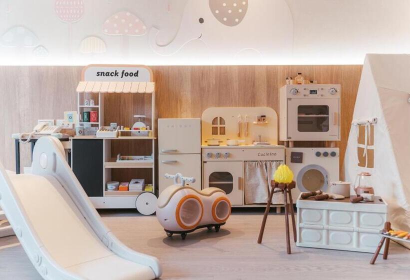 Cameră Cvadruplă Standard, Liyaou