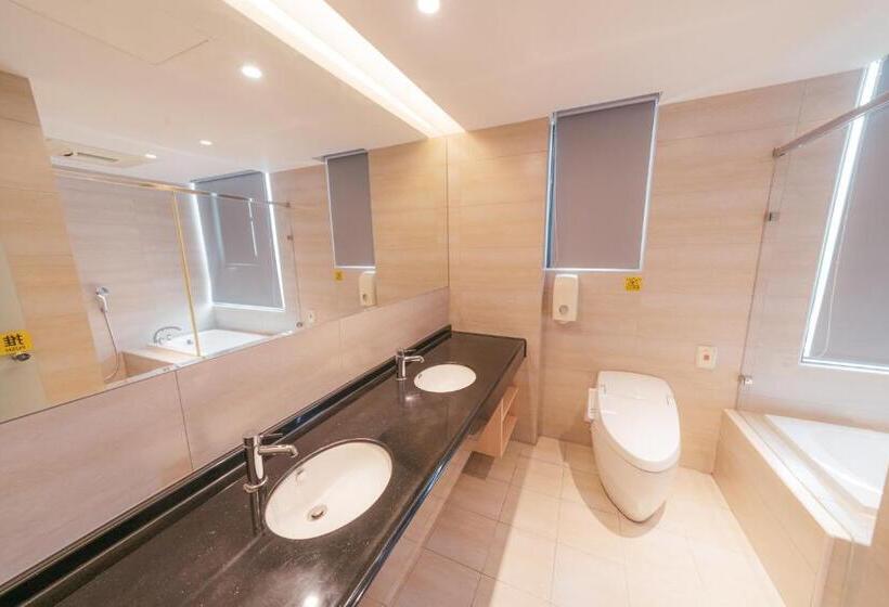 Suite Deluxe, Liyaou