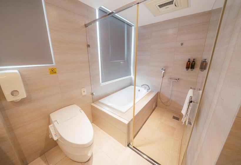 Suite Deluxe, Liyaou