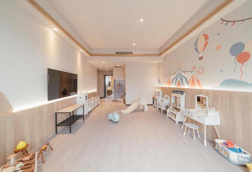 Suite Deluxe, Liyaou