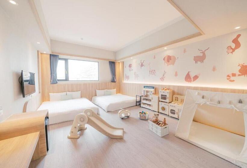 Cameră Cvadruplă Standard, Liyaou